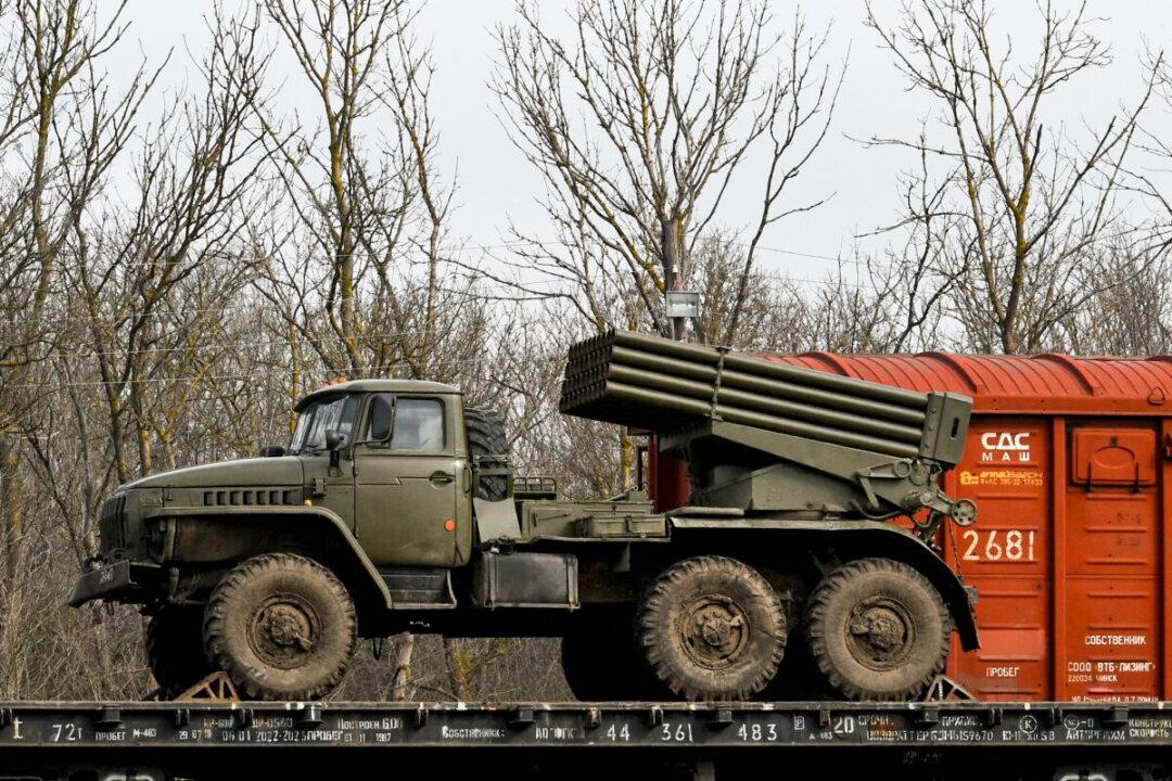 Ukraine Imposes State of Emergency, Calls on Its Citizens to Leave Russia, Conscripts Reservists