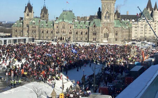Large crowds gather on Parliament Hill during the Freedom Convoy protest<br/>against COVID-19 mandates and restrictions, in Ottawa on Jan. 29, 2022. (Limin Zhou/The Epoch Times)