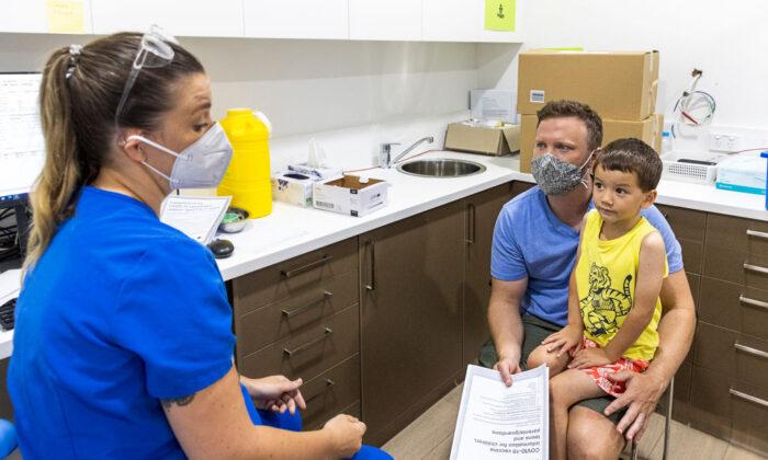 Health Expert Calls on Australian States to Lift Mask Mandates in Schools