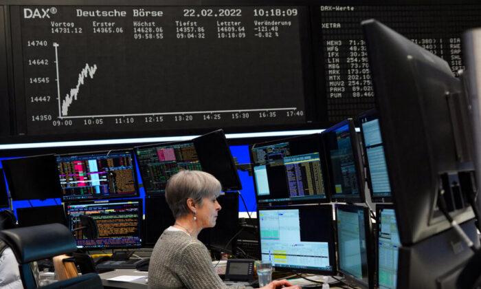 Stocks Dive, Oil Jumps Above $100 as Russia Invades Ukraine