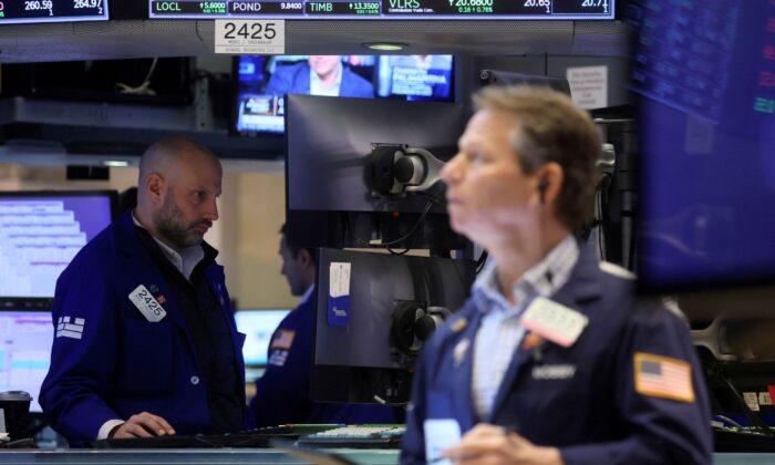 Wall Street Slides Over 1 Percent as Russia Attacks Ukraine