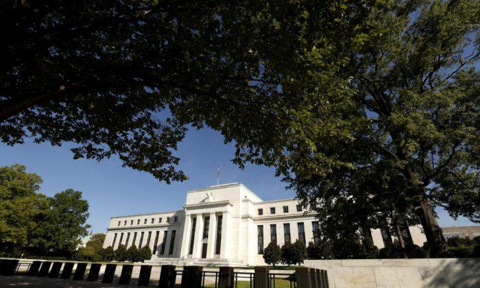 Fed Should Lift Rates a Full Percentage Point by Mid-Year: Waller