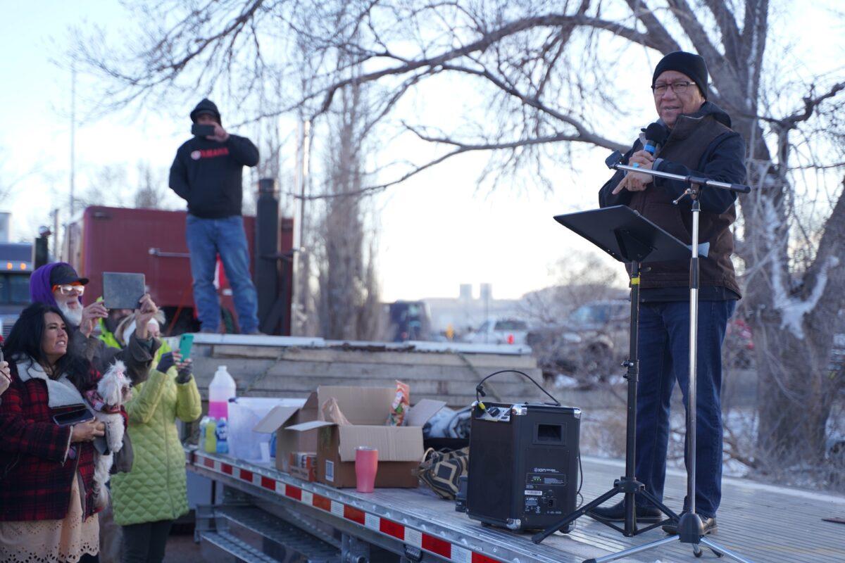 Myron Lizer, vice president of the Navajo Nation, speaks to a crowd at Indian Market, Lupton, Ariz., on Feb. 24, 2022. (Enrico Trigoso/The Epoch Times)