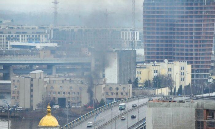 Kyiv Mayor: City ‘Encircled’ by Russian Forces, Then Walks Back Claim