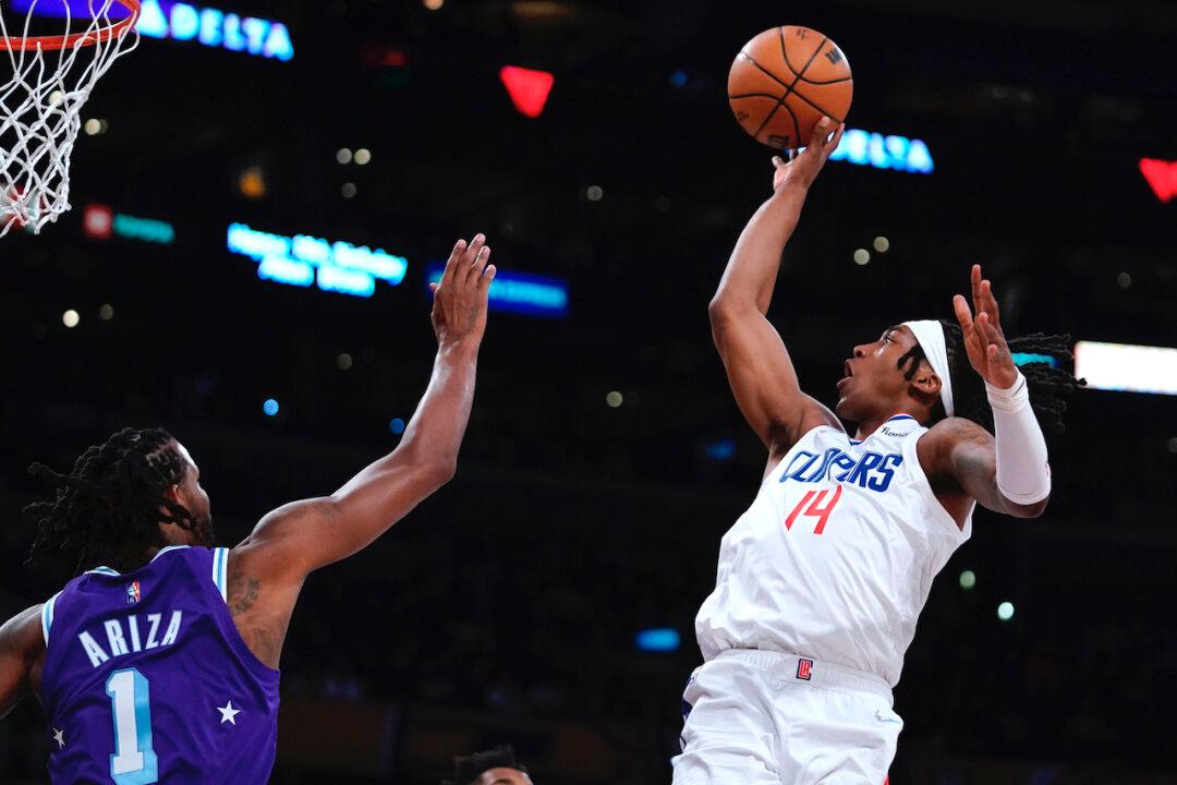 Clippers Edge Lakers 105–102 for 6th Straight Rivalry Win