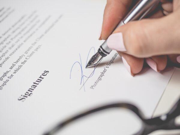 Stock photo of a contract. (energepic.com/Pexels)