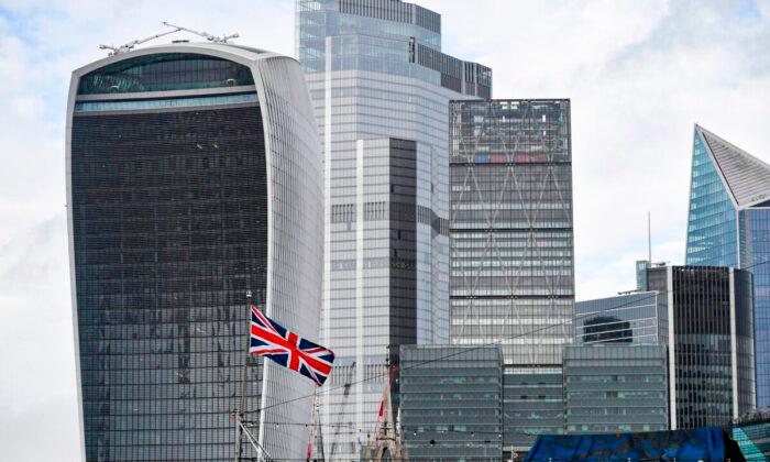 FTSE 100 Recovers Lost Ground Following Ukraine Sell-Off