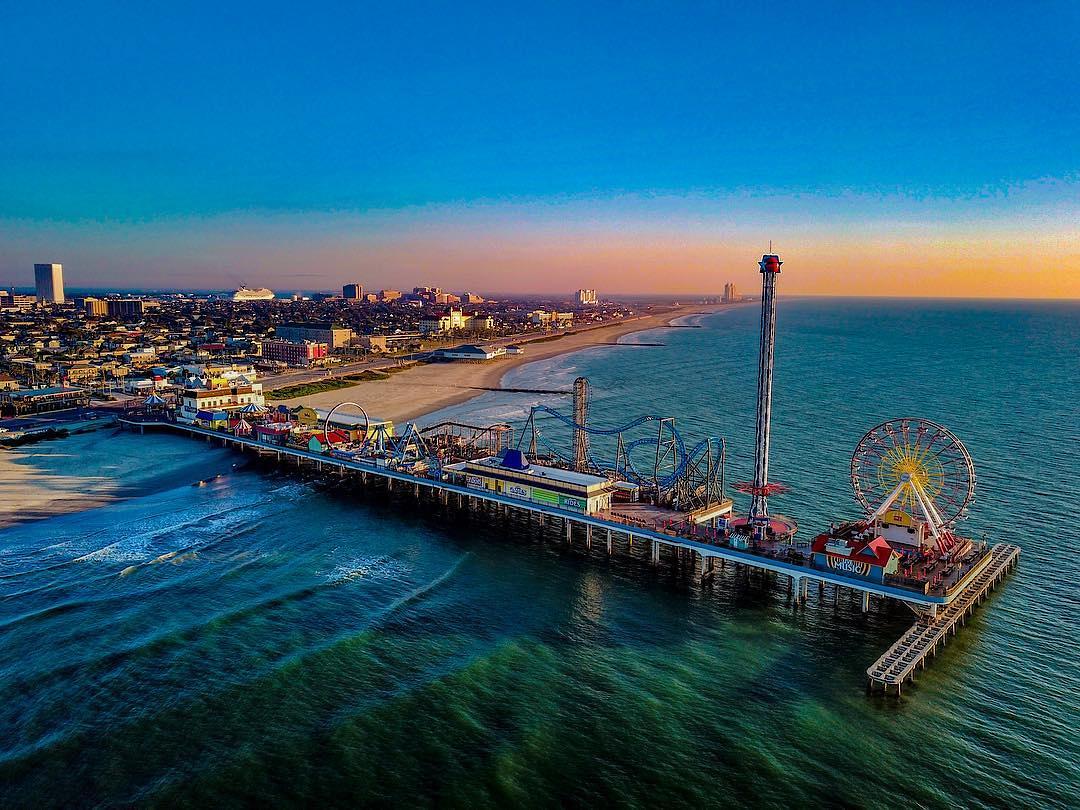 An aerial view of the pleasure pier and coastline in Galveston, Texas. (Visit Galveston)