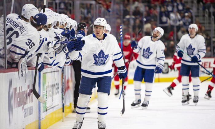 NHL Roundup: Leafs Post Wild 10–7 Win Over Wings