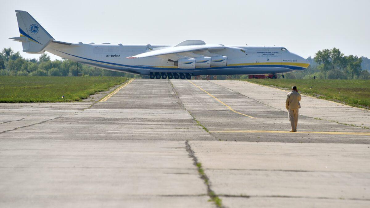An Antonov An-225 is pictured prior to take off from Kiev airport, on May 10, 2016. (Genya Savilov/AFP via Getty Images)