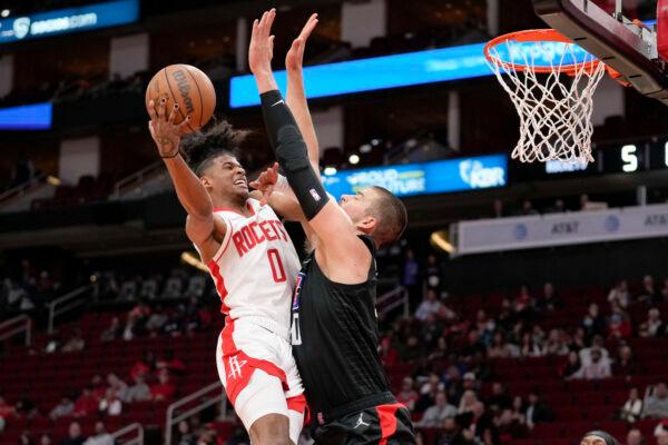 Houston Rockets guard Jalen Green (0) shoots as Los Angeles Clippers center Ivica Zubac defends during the first half of an NBA basketball game in Houston on Feb. 27, 2022. (Eric Christian Smith/AP Photo)