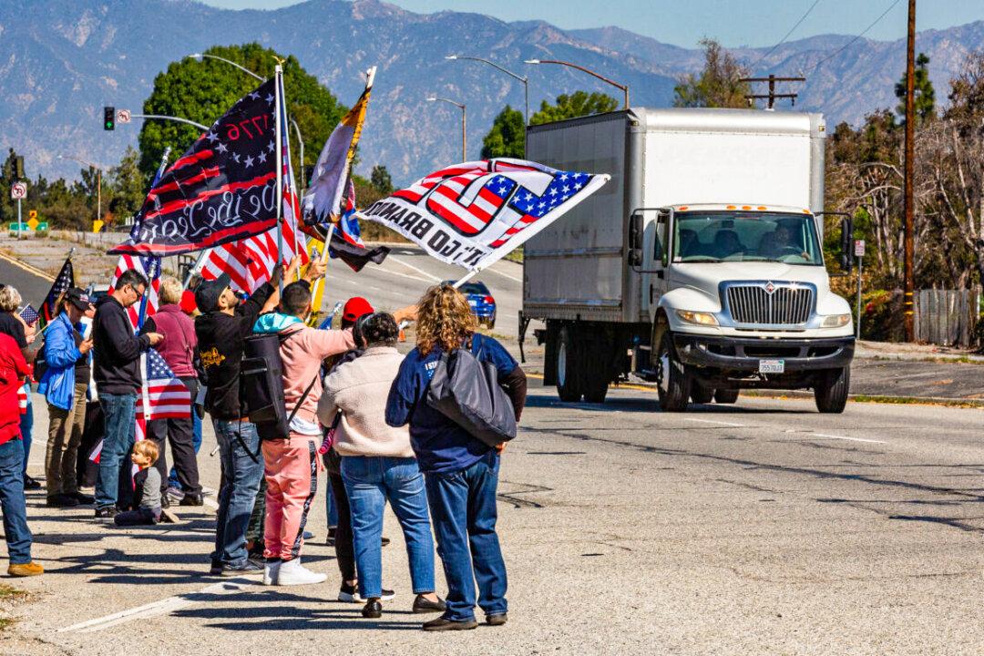 Californians Rally to Back Truckers Headed for DC