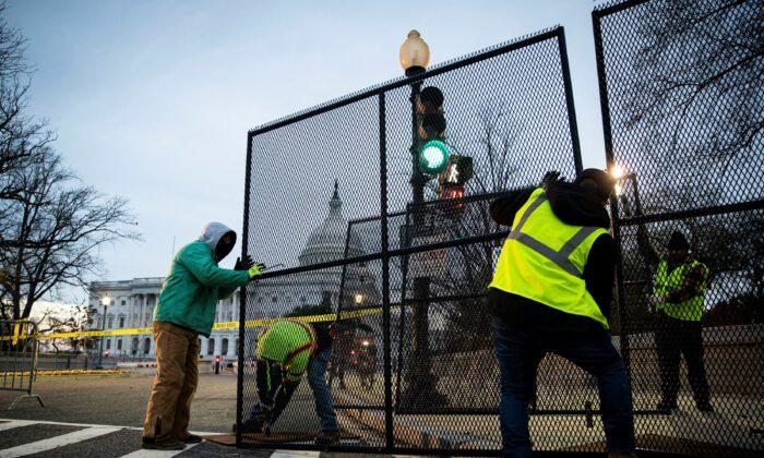 Fencing Reinstalled Around US Capitol Building Ahead of Biden’s Speech