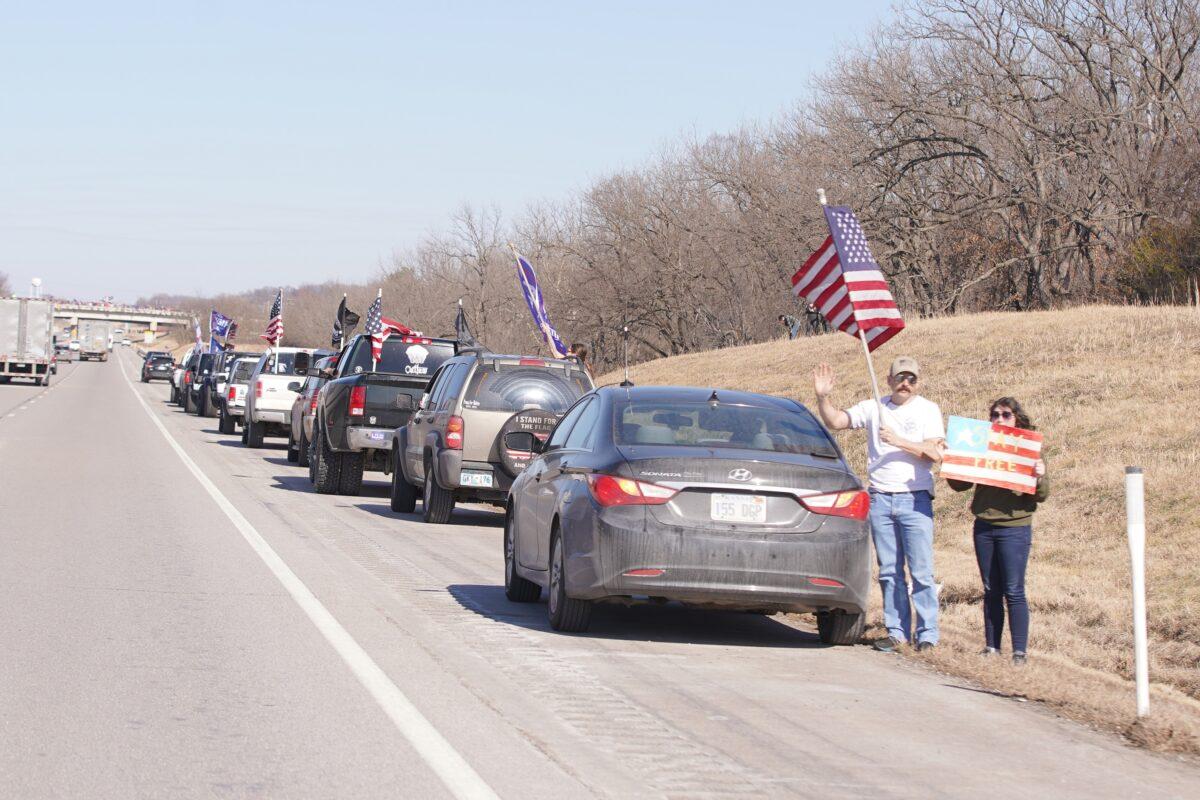 Convoy supporters in Oklahoma on Feb. 27, 2022. (Enrico Trigoso/The Epoch Times)