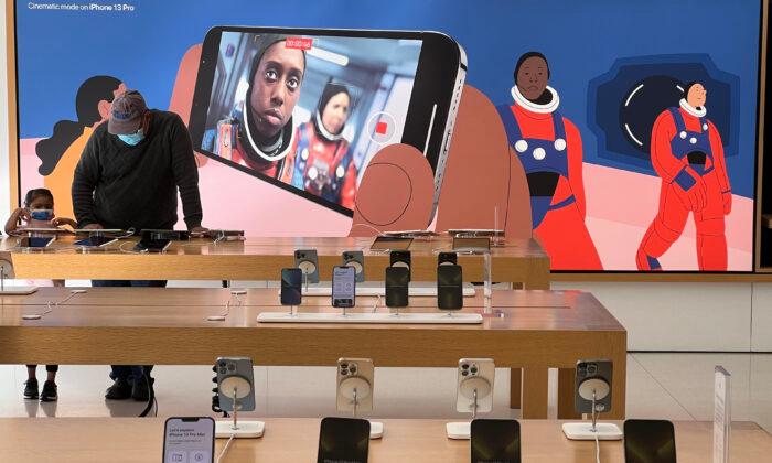 8 Arrested in $1 Million Retail Theft Scheme Targeting Apple Stores in California