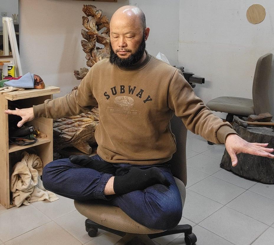 Tsai Mingfeng practicing the fifth exercise of Falun Gong. (Courtesy of Tsai Mingfeng)