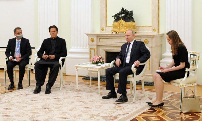 Khan After Putin Visit: Pakistan to Import Wheat, Gas From Russia