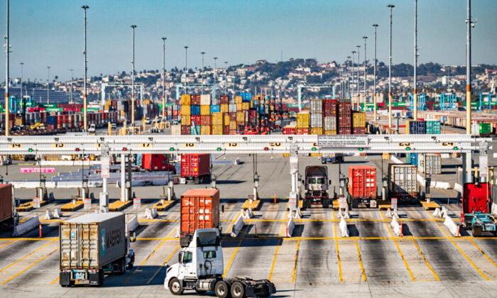 Fossil Fuel Fee for Trucks Begins at Los Angeles Ports