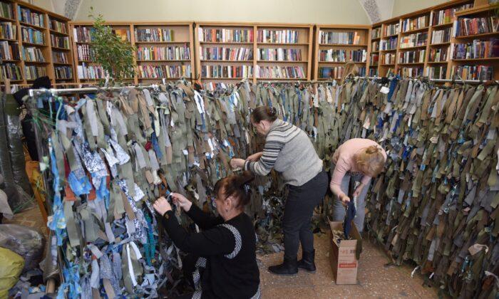 Video: Ukrainians Unite to Weave Camouflage Nets