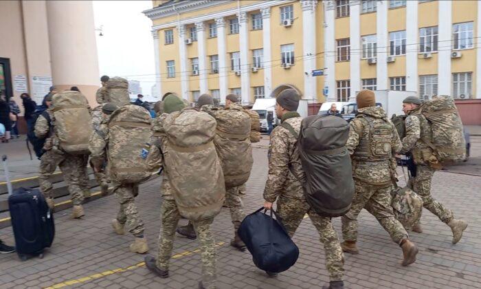Video: Ukrainian Soldiers on the Streets of Kyiv