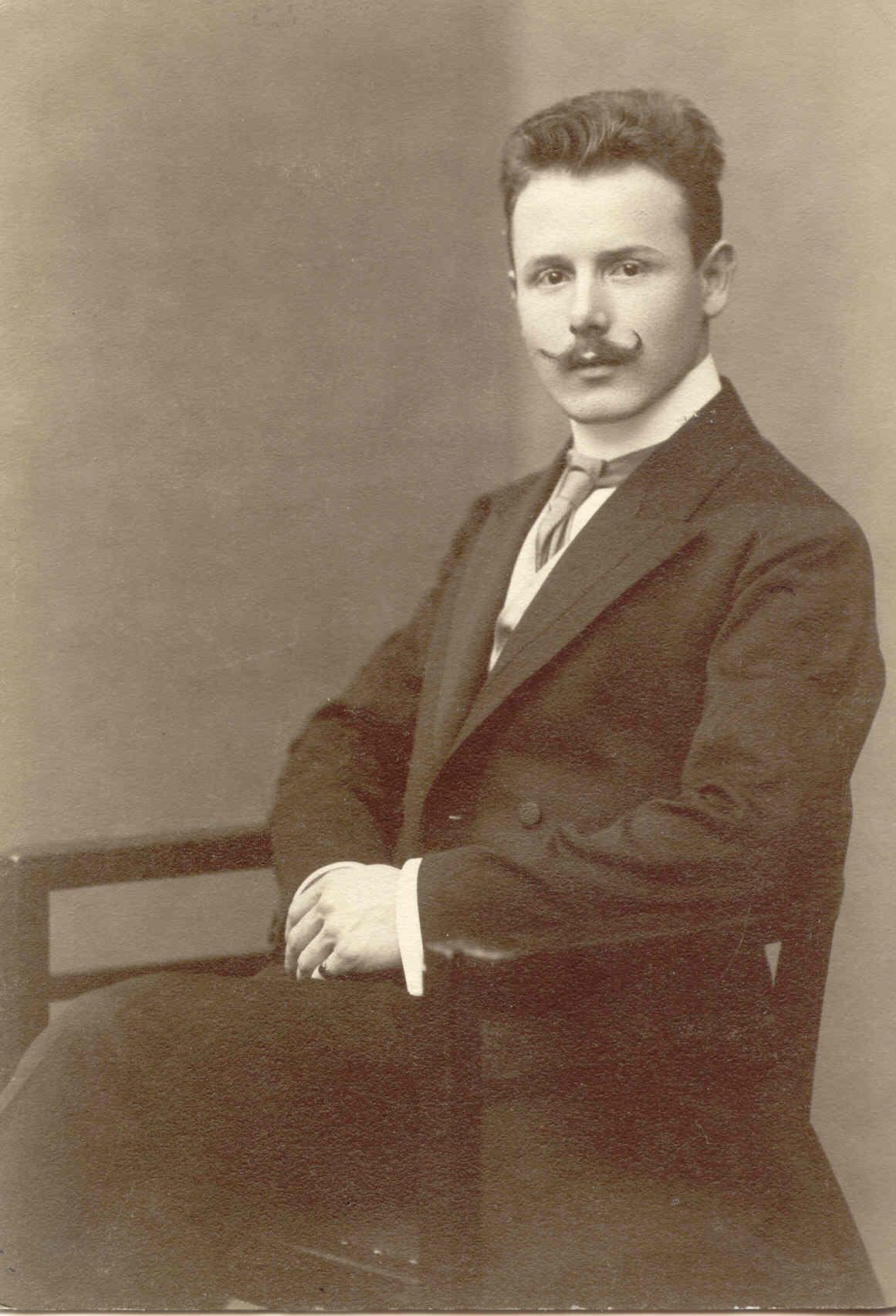 Inventor Erwin Perzy, at age 25 in this photo. (Original Wiener Schneekugel e.U.)