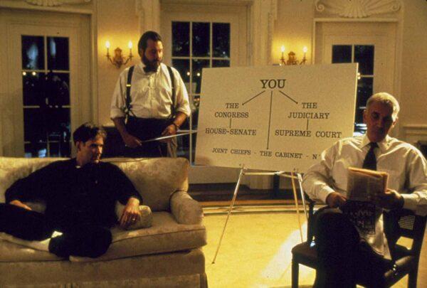 (L―R) Kevin Kline, Kevin Dunn, and Frank Langella in "Dave." (Warner Bros.)