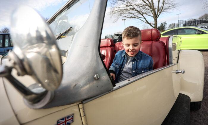 Over 100 Classic, Sports Car Enthusiasts Show for Autistic 7-Year-Old’s Birthday—After Mom’s Plea on Social Media