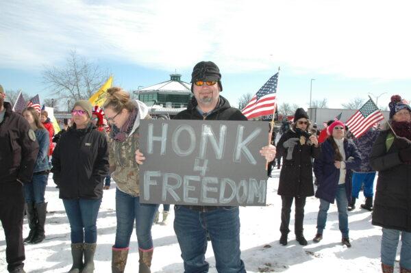 Maine resident John Eder holds a sign in support of the Maine truckers. (Alice Giordano/The Epoch Times)