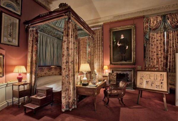 The Scots bedroom shows flowered draperies around the bed and over the windows. Queen Mary I of Scotland stayed here during her 18 years of imprisonment by her cousin, Queen Elizabeth I of England, in the late 16th century. (Chatsworth House Trust)