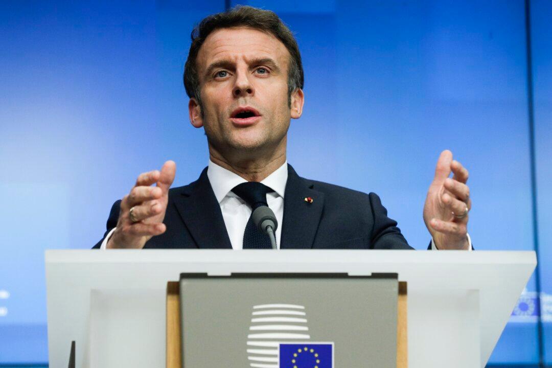 Macron to Seek 2nd Term in France’s April Presidential Vote