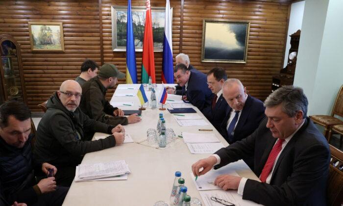 Ukraine, Russia Agree on ‘Humanitarian Corridors’ for Civilians