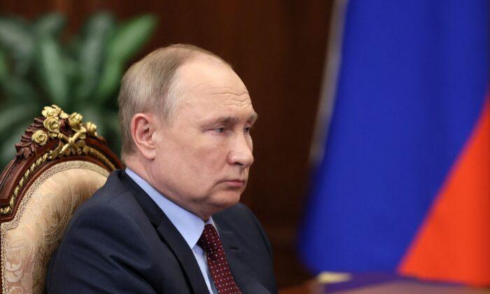 Putin Tells Ukraine to Stop Fighting Amid Ceasefire Calls