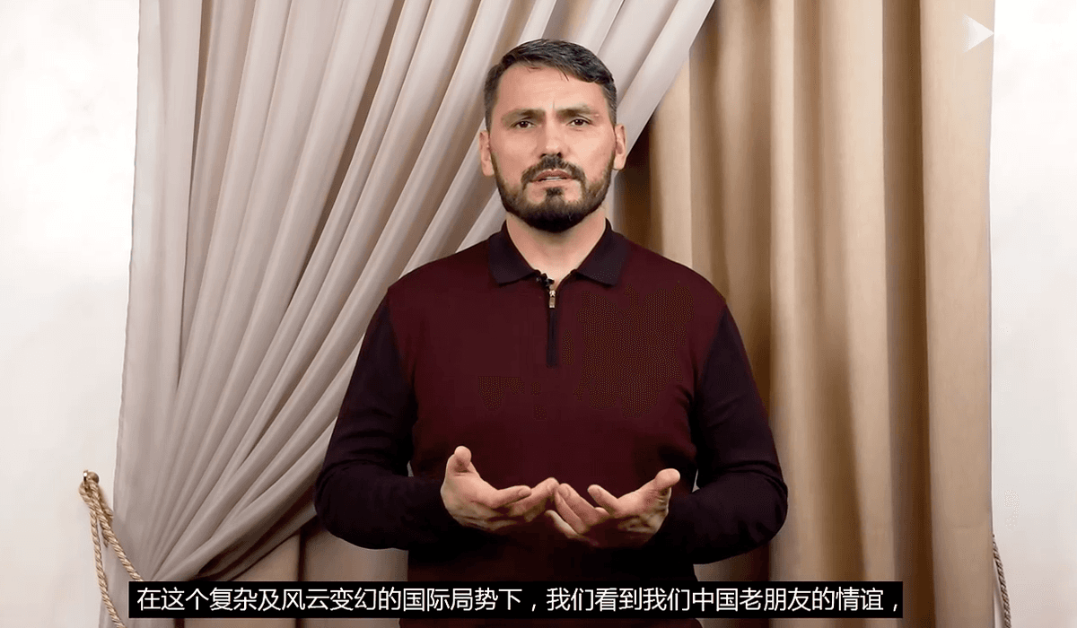 Sergey Batsev, an ambassador to China for the Russian nonprofit Business Russia, thanks Chinese buyers for their support for an online Russian store. (JD.com/Screenshot via The Epoch Times)