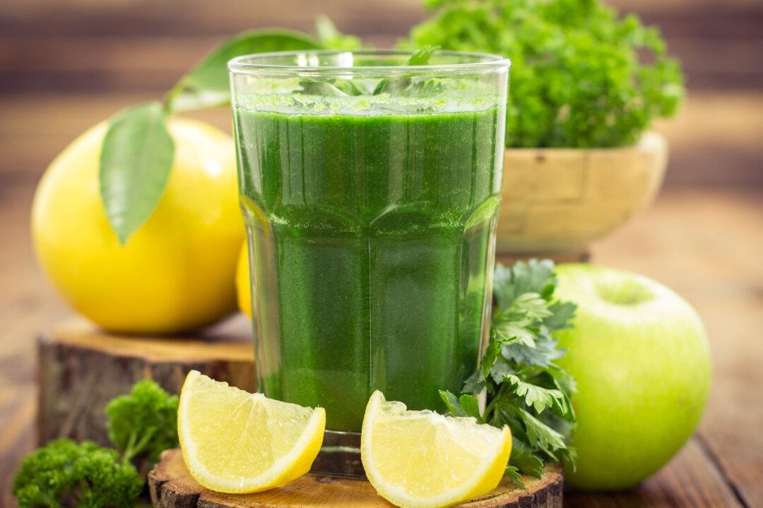 The Secret to Making Delicious Green Juices (+ Recipe)