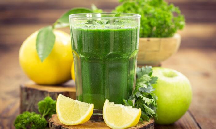 The Secret to Making Delicious Green Juices (+ Recipe)