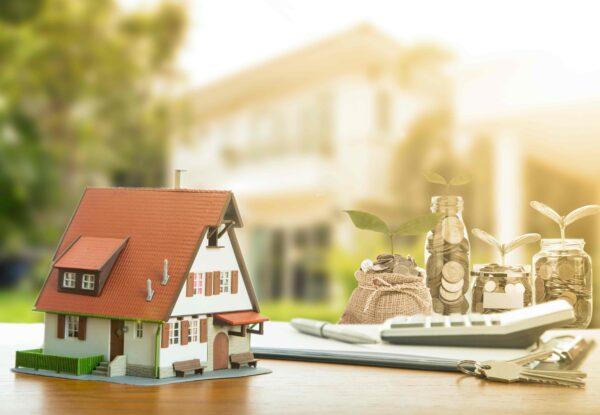 Many people have mortgages. Almost nobody wants to see the real estate market crash. (Shutterstock)