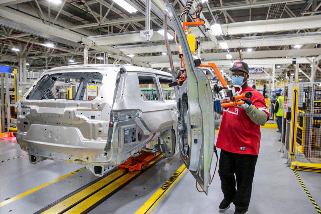 Detroit’s Big Three Automakers to Let Workers Stop Wearing Masks
