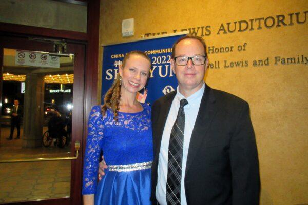 Melissa Green (L) at the March 4 Shen Yun performance in Phoenix. (Linda Jiang/The Epoch Times)