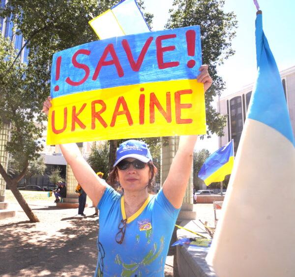 Ayna Kekilova of Tucson, Ariz., holds a sign in support of her native Ukraine during an anti-war rally in Tucson on March 6. (Allan Stein/The Epoch Times)