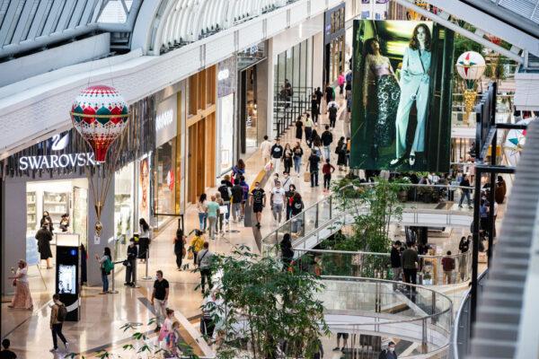 People shop at Chadstone during the Boxing Day sales in Melbourne, Australia, on Dec. 26, 2021. (Diego Fedele/Getty Images)