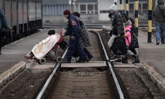 Ukrainian Refugees and the Multiculturalism of Displacement