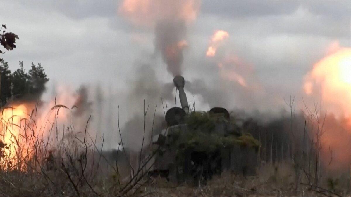 Ukrainian artillery unit firing at a Russian position near Kyiv, Ukraine, on March 6, 2022. (Radio Free Europe- Radio Liberty/Screenshot via The Epoch Times)