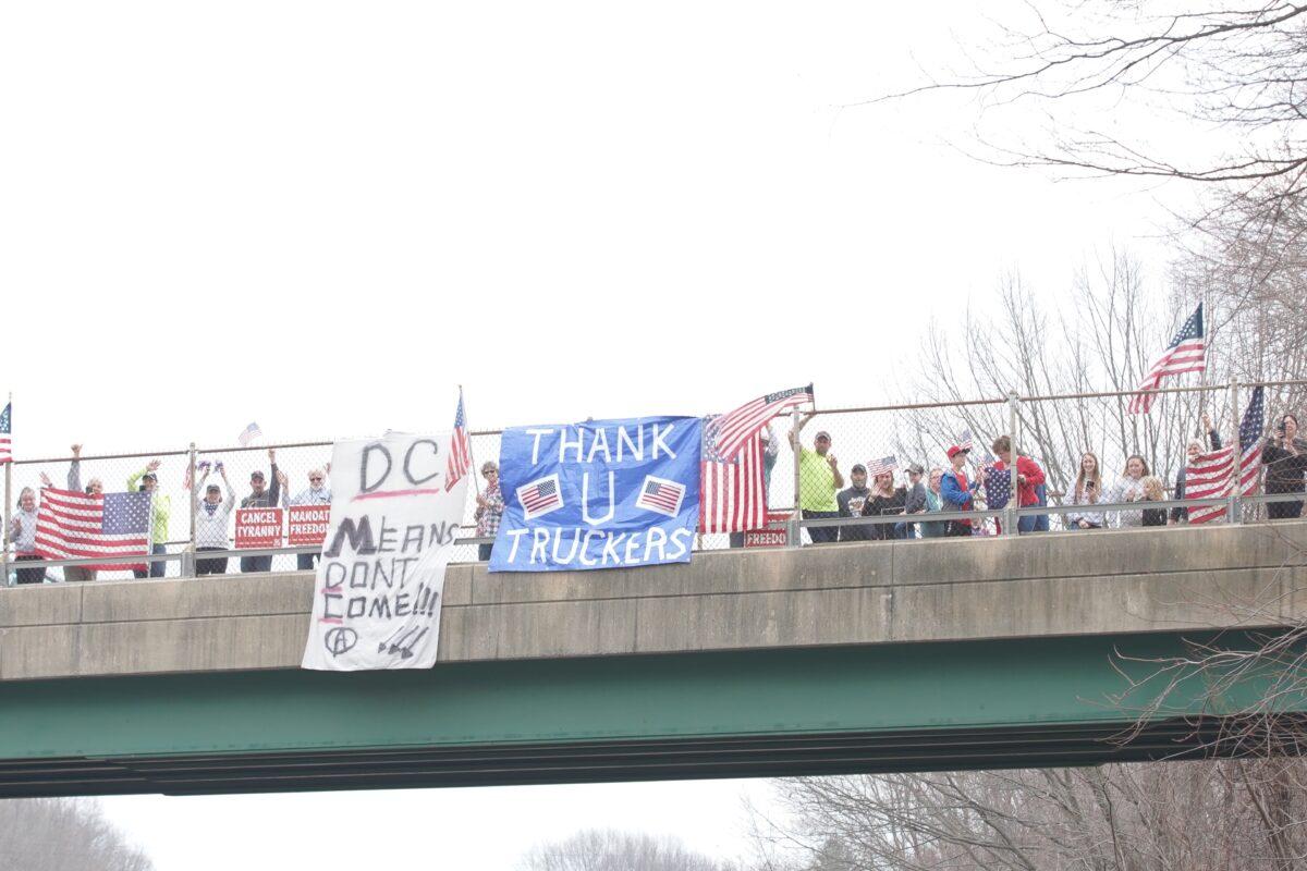 People show their support for The People's Convoy as it drives on the Capital Beltway on March 6, 2022. (Enrico Trigoso/The Epoch Times)