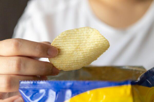 <span class="caption">Reducing snacking reduces kilojoule intake. </span>(Kwangmoozaa/Shutterstock)