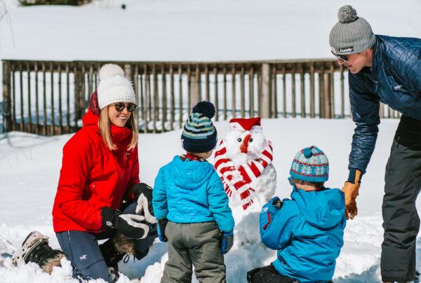 A family plays in the snow at Topnotch Resort in Stowe, Vermont. (Courtesy of Topnotch Resort.