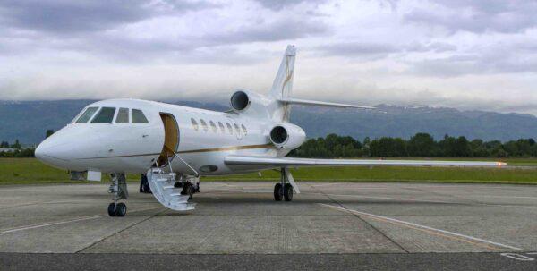 Some rich people like to own a private jet. (Dreamstime)