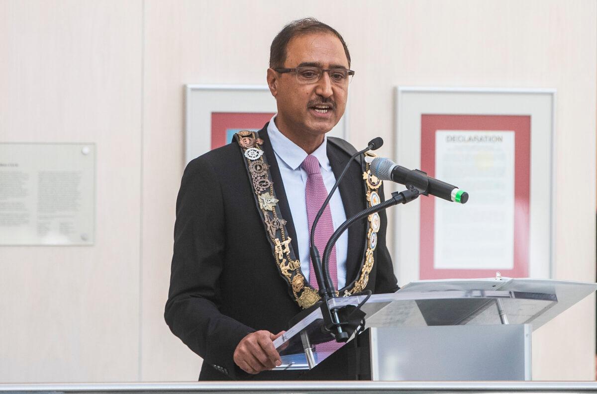 The new Mayor of Edmonton Amarjeet Sohi takes part in a swearing in ceremony in Edmonton Alta, on Oct. 26, 2021. (The Canadian Press/Jason Franson)