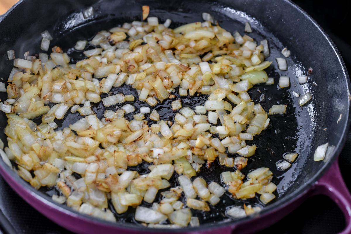 Cook the onions and garlic until lightly caramelized. (Audrey Le Goff)