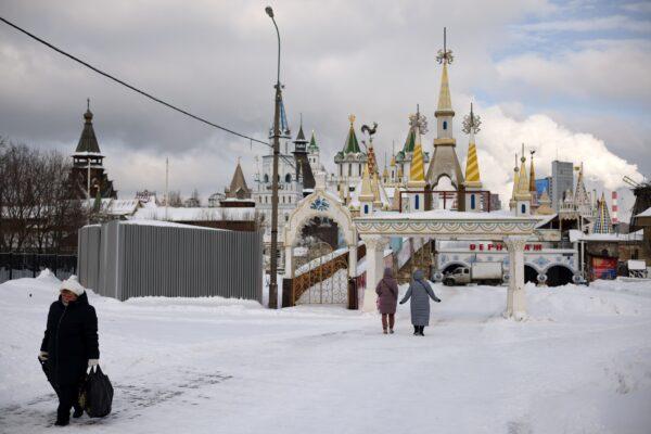 Women walking towards Izmailovo flea market in Moscow, Russia on Feb. 10, 2021. (Dimitar Dilkoff/AFP via Getty Images)