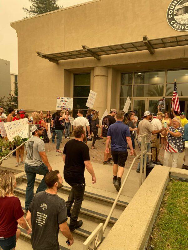 People rally against vaccine mandates in Redding, Calif., on Aug. 17, 2021. (Courtesy of Recall Shasta)